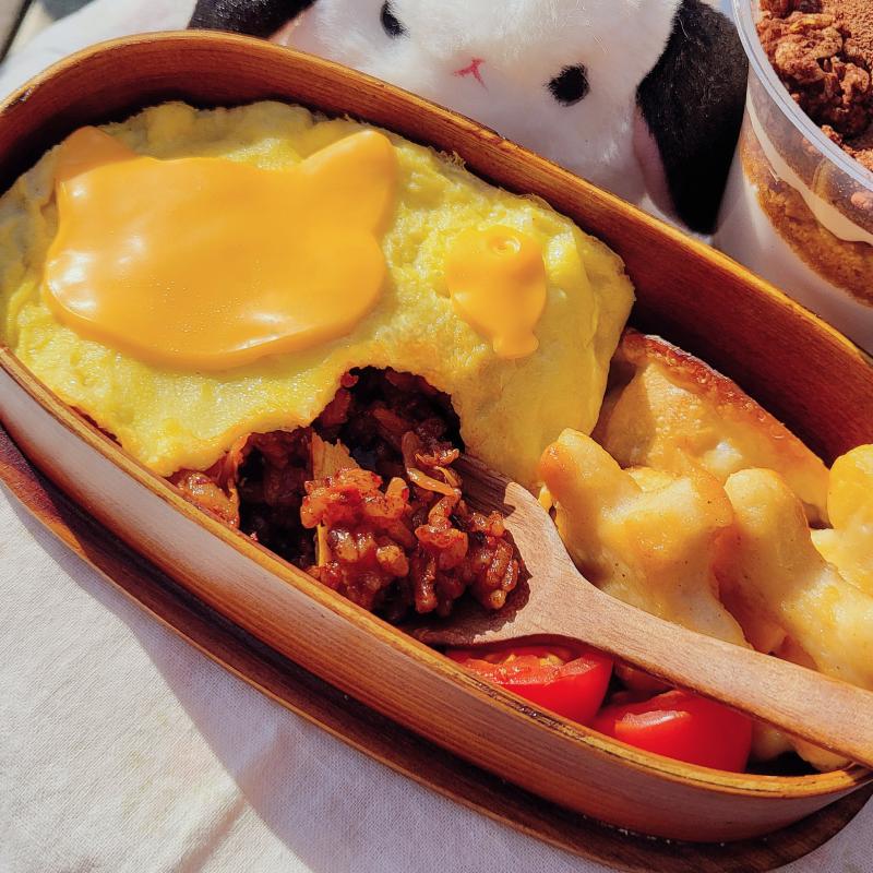 김치볶음밥🍳 만두🥟 치킨너겟🍗 방울토마토🍅 넷플릭스 마롱티라미수🍰 💬 피크닉 다녀 왔쑵니당 가을의 마지막이라고 하고 싶지만 겨울의 시작인..ㅋㅋ