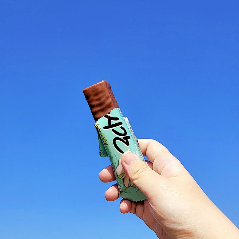 자유시간 쿠키앤피스타치오크림🍫 💬 뻐꾸기가 추천해 준거 머것당 자유시간을 엄청 좋아하는 건 아니지만 꽤 맛있게 머굼 피스타치오 맛은 오예스 피스