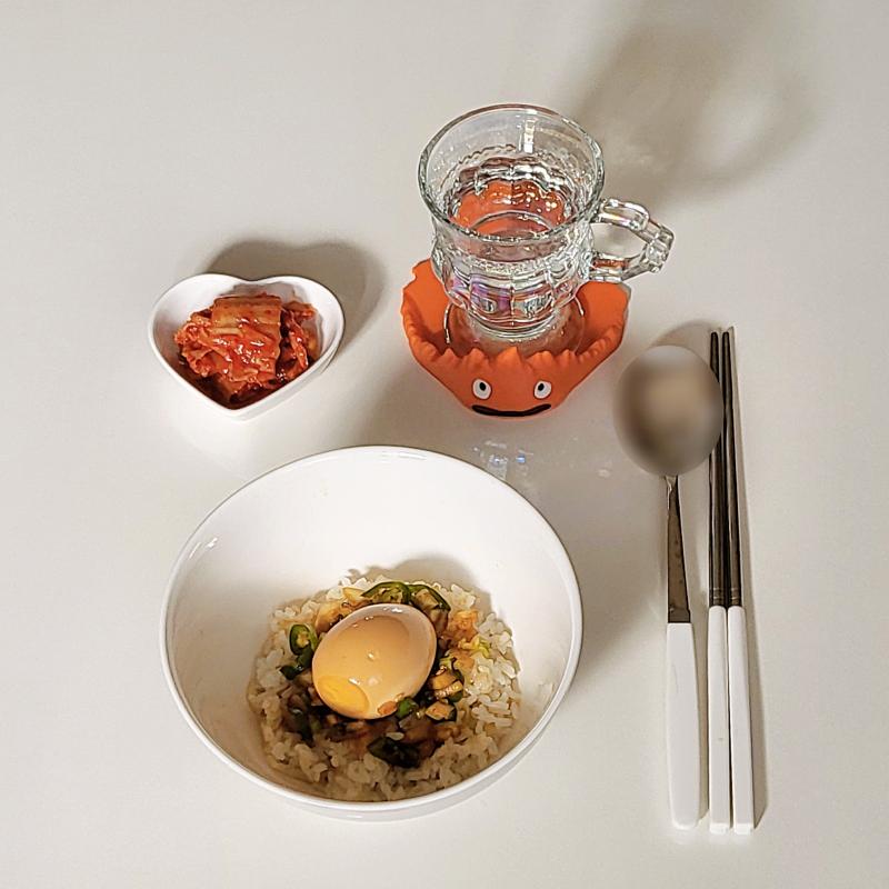 밥🍚 계란장🥚 김치🥬 💬 생각부다 더 반완숙이긴한데 마싯으니까 대써
