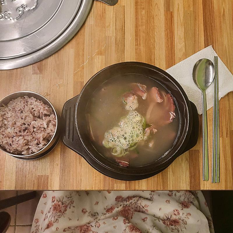 소머리 국밥🥘 💬 그냥저냥한 소머리 국밥 먹을만은 했움 집앞 소머리 국밥집이 더 내 취향이였지만ㅋㅋㅋ