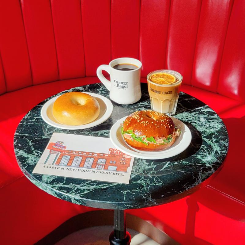 플레인 베이글🥯 쪽파베이컨크림 베이글🥯 오렌지라떼☕️ 아메리카노☕️ 💬 기본 베이글은 런베뮤가 더 마싯는것 같은데 크림든건 요기가 더 맛난듯 오