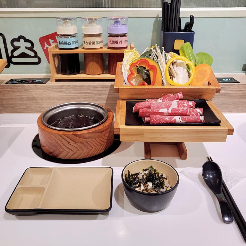소고기 샤브샤브(스키야키 육수)🥩 💬 그리고 1인 샤브샤브 집에서 늦은 점심🩷맛은 있었는데 양이..추가 안 시키면 배부르게는 못 먹을 듯