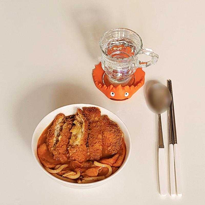 돈까스 김치 나베🥘 💬 돈까스 김치 나베라고 해야 할지 김치우동이라고 해야 할지..킹치만 겨울에 이거랑 소주 한 잔 탁하면 끗임