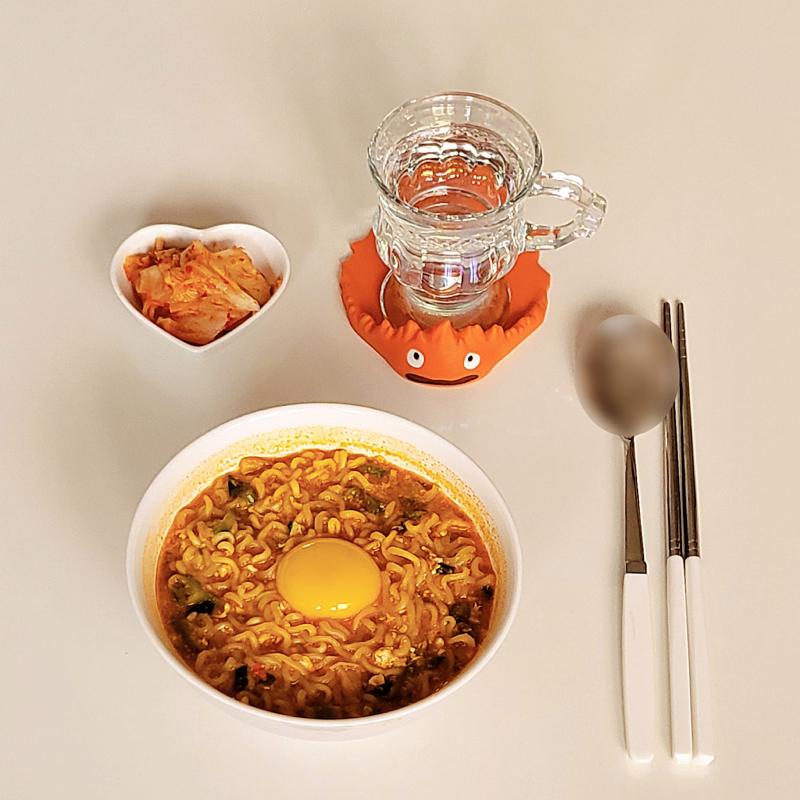 2024년 12월 02일 월요일 틈새라면🍜 김치🥬 💬 그렇게 한바탕 울고 러닝 하니까 머리가 멍해지더라 그리고 서터레스 받아서 매운게 땡겨서 틈