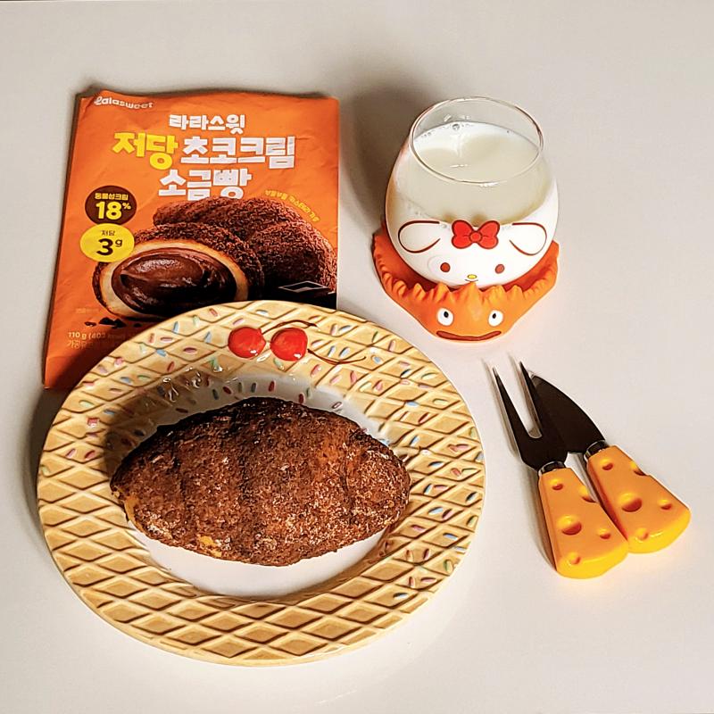 2024년 12월 05일 목요일 라라스윗 저당 초코크림 소금빵🥐 우유🥛 💬 냉장고 텅 비어서 요리할 것도 없길래 오래만에 CU털기