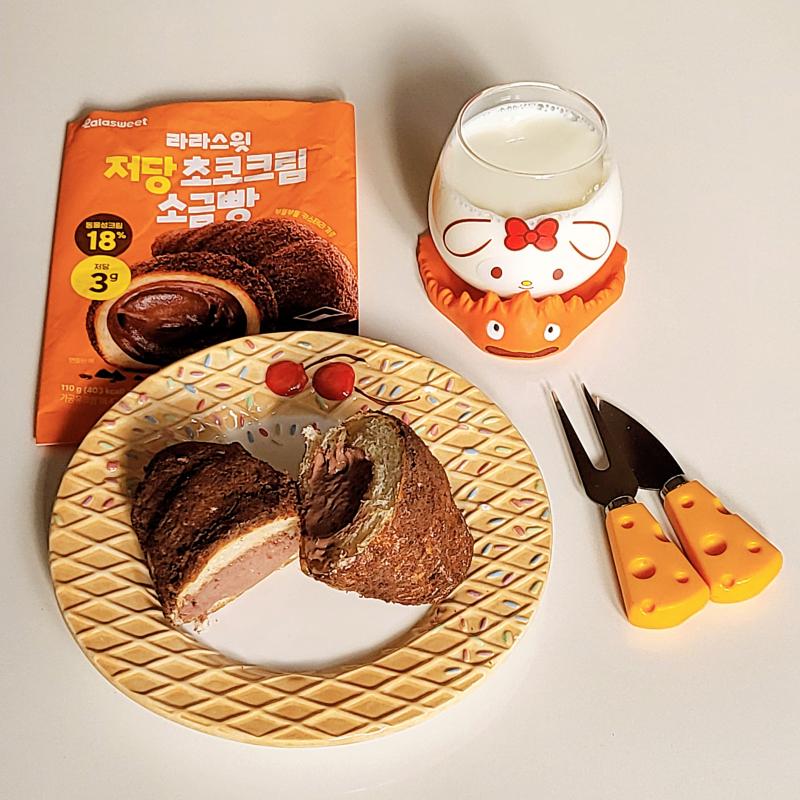 2024년 12월 05일 목요일 라라스윗 저당 초코크림 소금빵🥐 우유🥛 💬 냉장고 텅 비어서 요리할 것도 없길래 오래만에 CU털기