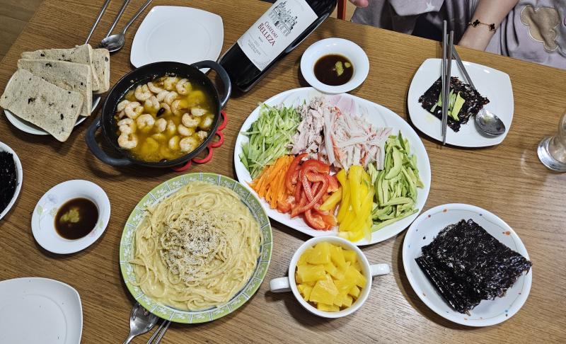 이번 크리스마스 만찬은 만족스럽구만 😋