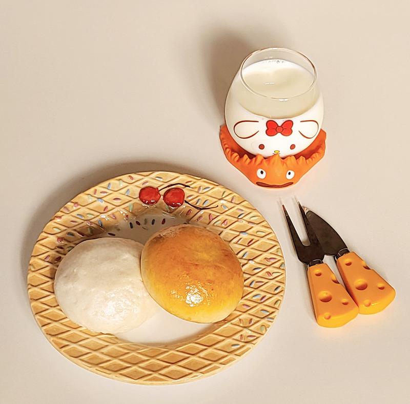 호빵🥟 우유🥛 💬 호빵 먹고 싶은데 삼립 사긴 좀 그래서 이마트 보니 기린 팔길래 냅다 장바구니 소매 넣기 해따 오븐굽도 좋아하긴 하지만 렌지 