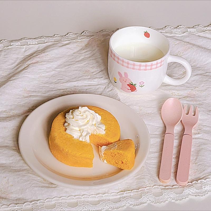 호박빵🎃 우유🥛 💬 언니를 위해 설탕 대신 스테비아를 넣었더니 비율이 달라져서 그런지 저번보단 덜 달긴 했지만 언니한테는 오히려 더 괜찮을지도 