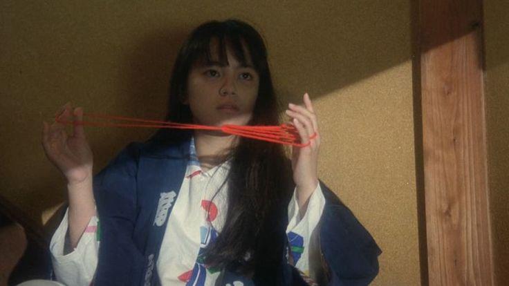 映 티티새 (1990) 안개가 껴있는 듯한 뿌연 색감의 여름이 아름다웠다. 어느 장면이든 꿈같이 몽롱하고 부드러워서 화면에서 눈을 뗄 수 없었다