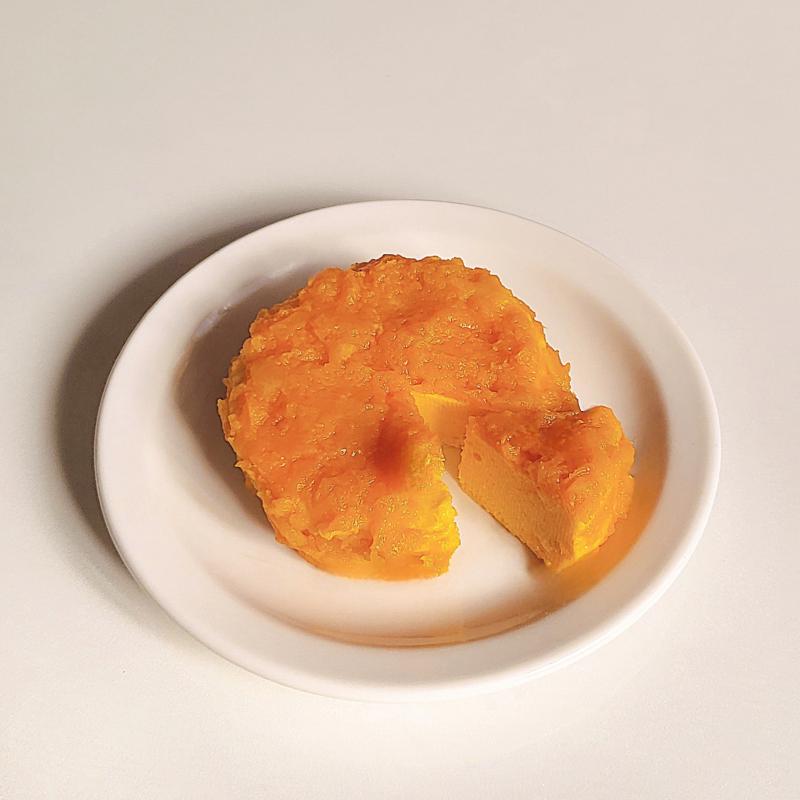 언니 생일 케이크 겸 호박 소진을 위해 호박빵 만들기 같은 반죽인데 식감 차이가 나는 건 왜일까? 첫 번째 구운 건 떡에 가까운 식감 두 번째 
