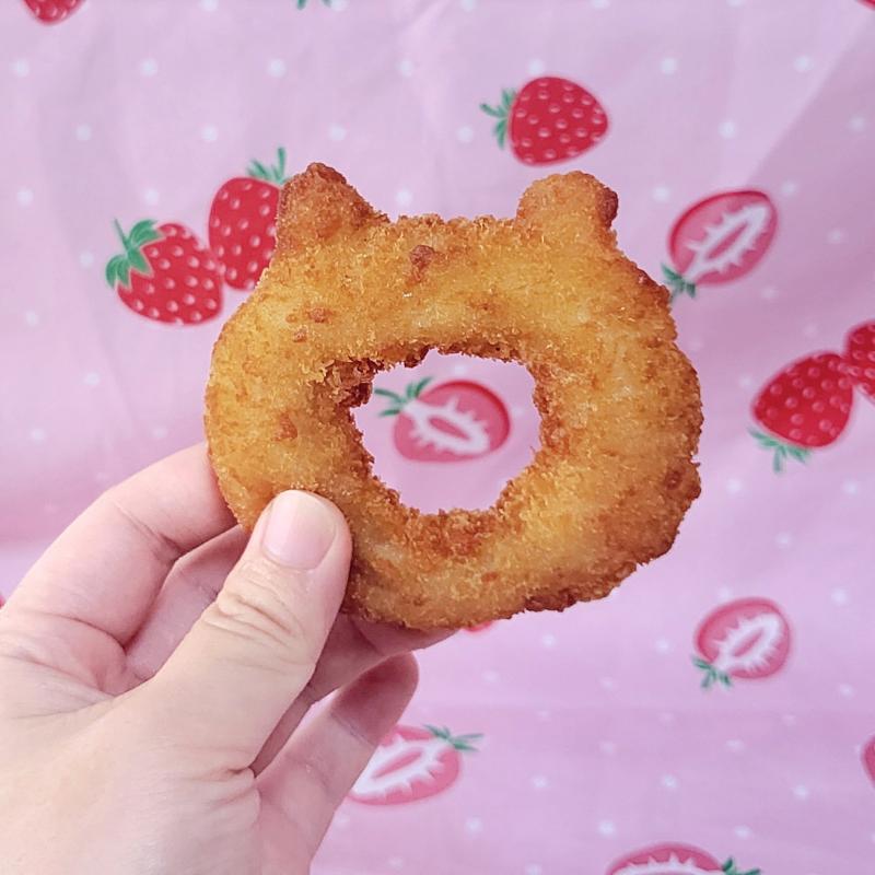 햄부기랑 같이 오징어링 먹는데 고양이 오징어링이 나와써🐱🩷럭키냐옹이쟈냐🐱🩷