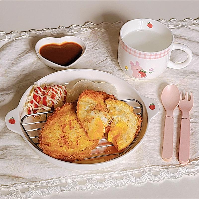 계란카츠🍳 💬 어제 소스가 좀 남아서 오랜만에 만들어 본 계란카츠🍽반숙을 의도한 건 아닌데 반숙이 되어따 오히려 죠아?