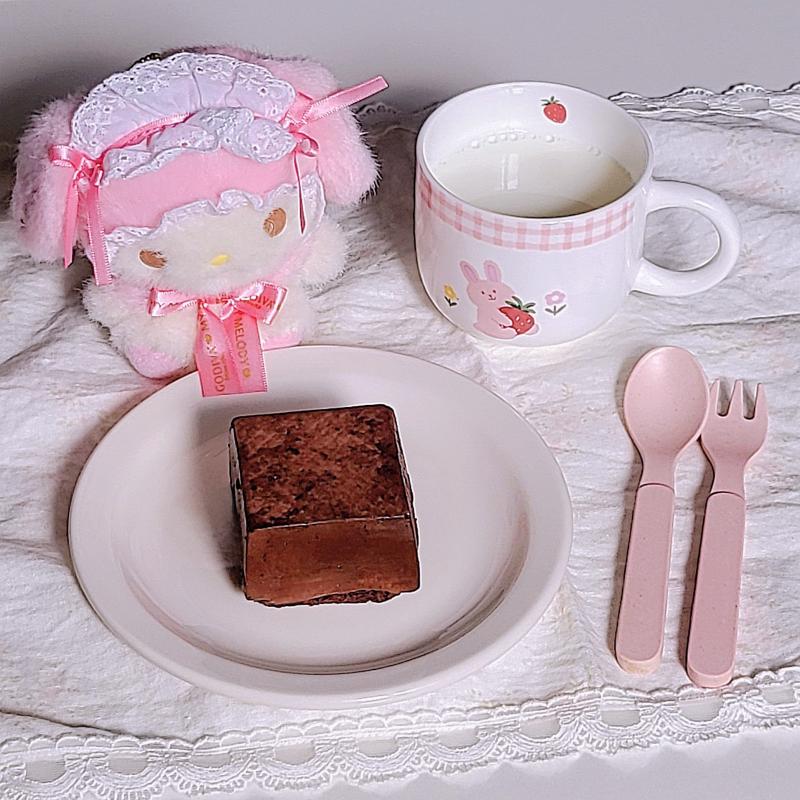 벽돌모양 초콜릿케이크🍫 우유🥛 💬 이거 그 맛이다 초코퍼지🍫❤️렌지 돌려먹는 게 더 내 취향인둡