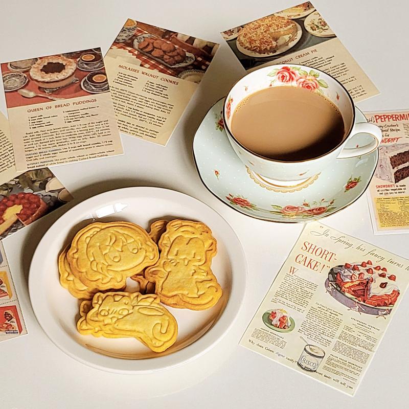 쿠키🍪 밀크티☕️ 💬 냉동실에서 1년 묵은 선물 받은 쿠키 꺼내먹기🍪쿠키랑 밀크티 조합이 땡겼어👀🩷