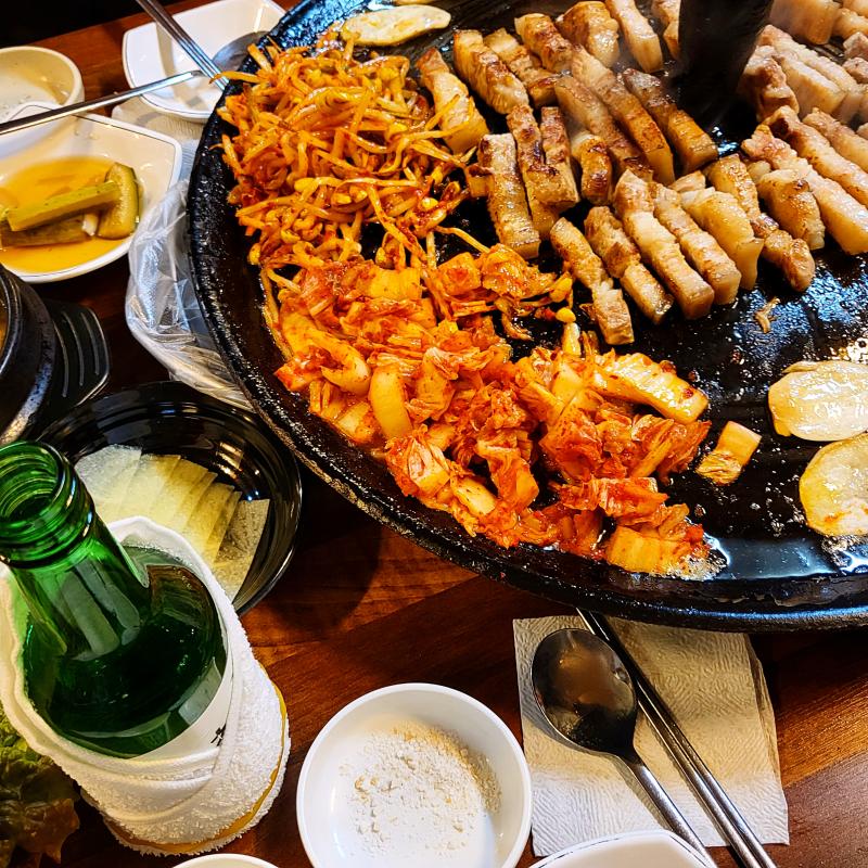 삼겹살🥩 소주🍶 💬 오랜만에 삼쏘🩷근데 도수 낮아졌다고 이렇게 차이 날 일인감..뭔가 다름