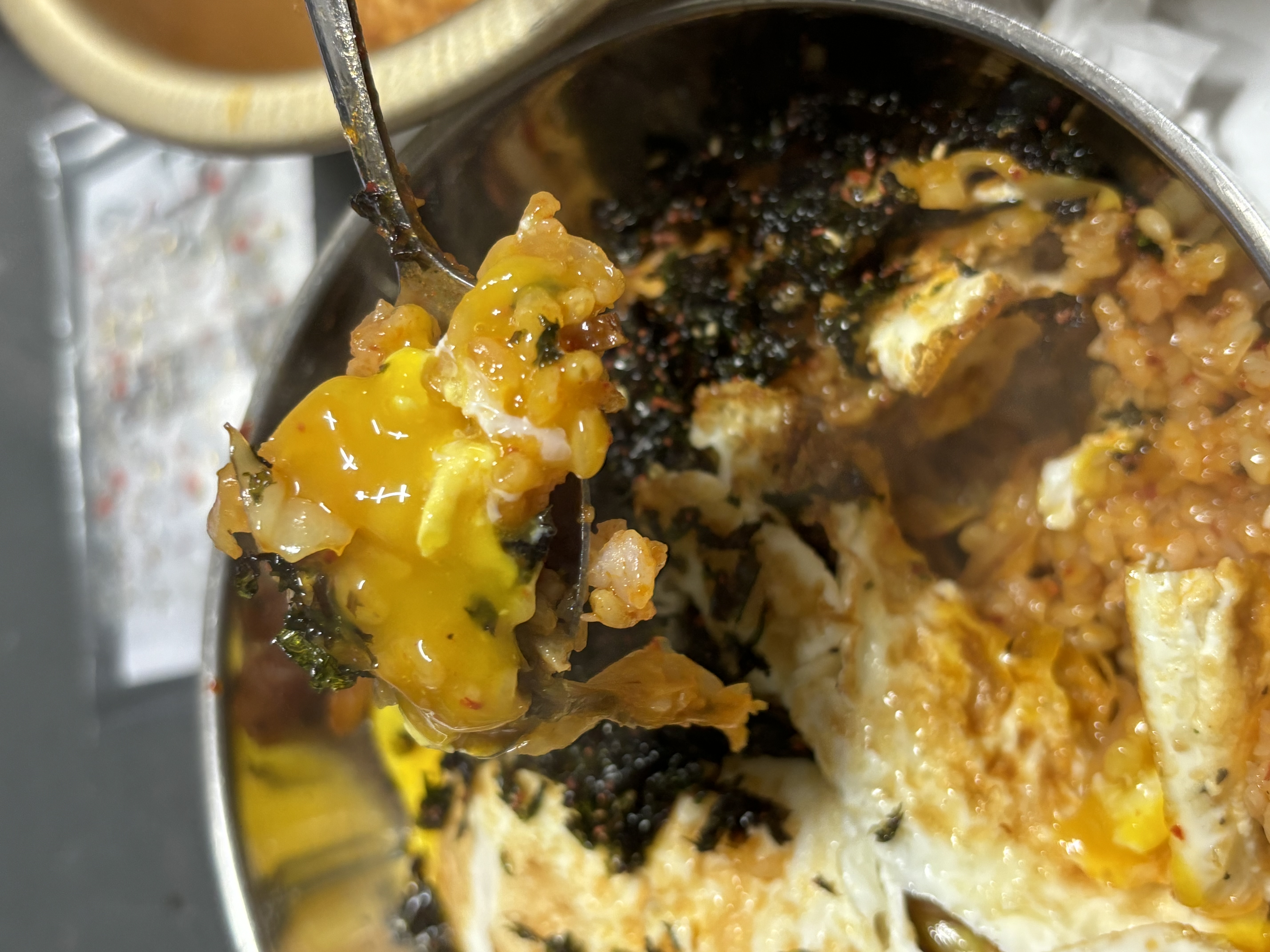 삼걉살 김치볶음밥 계란두개~