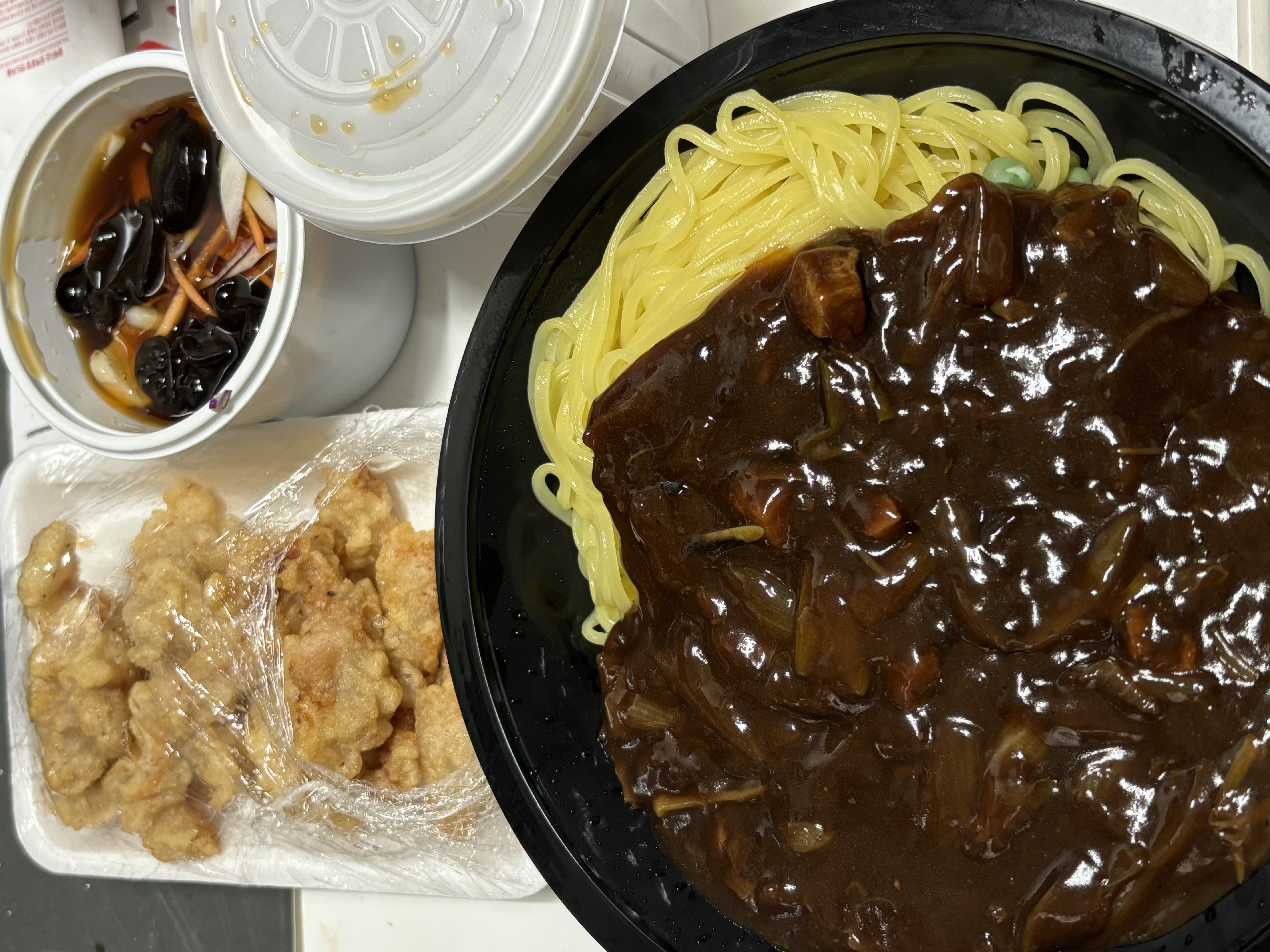 주말 늦잠자고 먹는 아침은 역시 짜장면이 최고야