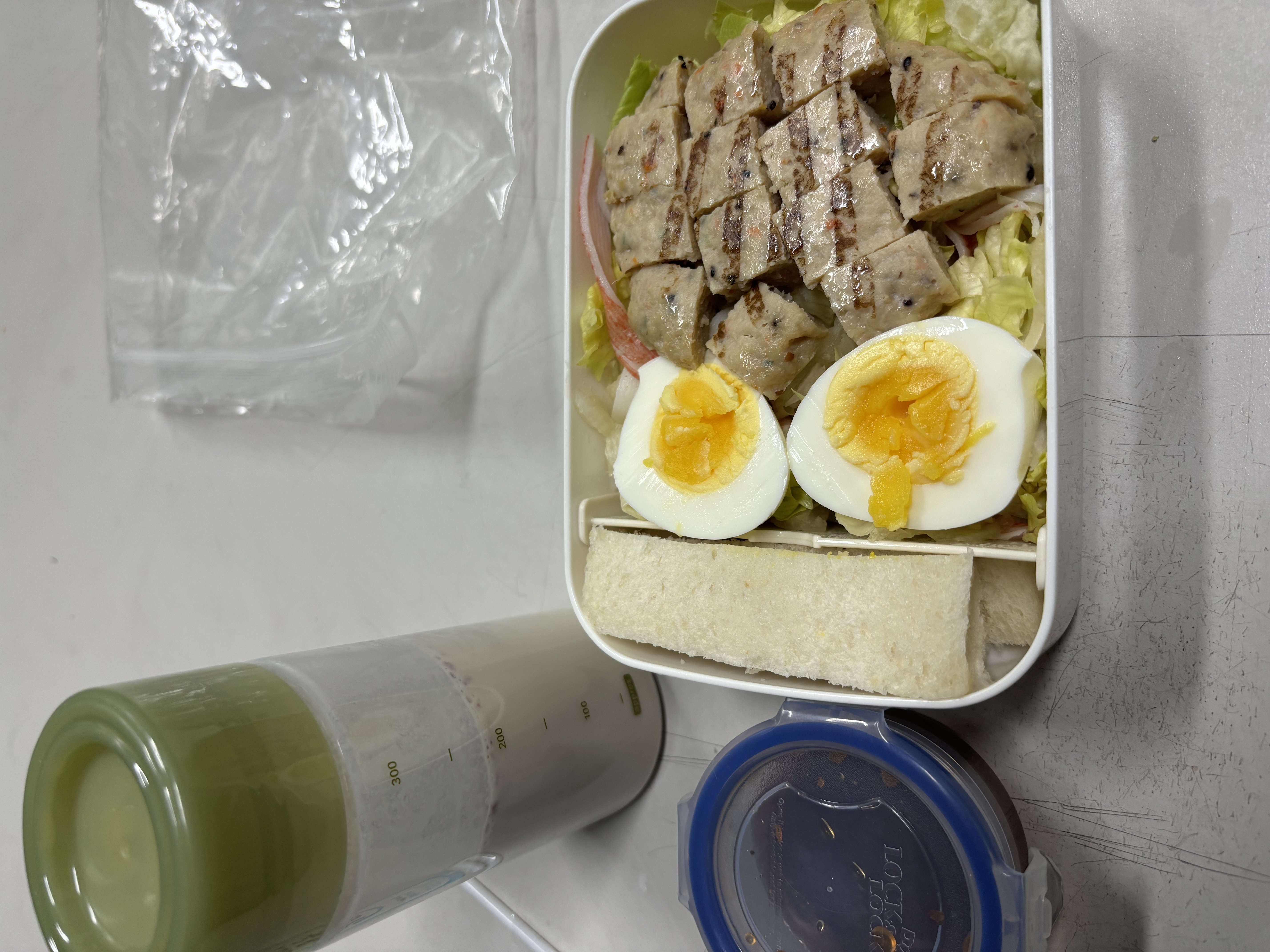 아까 점심 흑후추닭찌찌 스테이크 닭찌찌 항상 100그램인데 저게 고기만 잔뜩먹는다고.. 그러더라