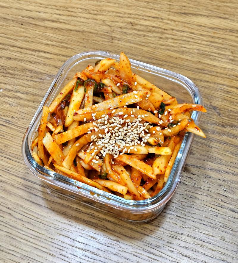 세상에 나 무생채도 잘 만드네??? 첨 만든건데 파는 맛임 개맛도리다 진짜