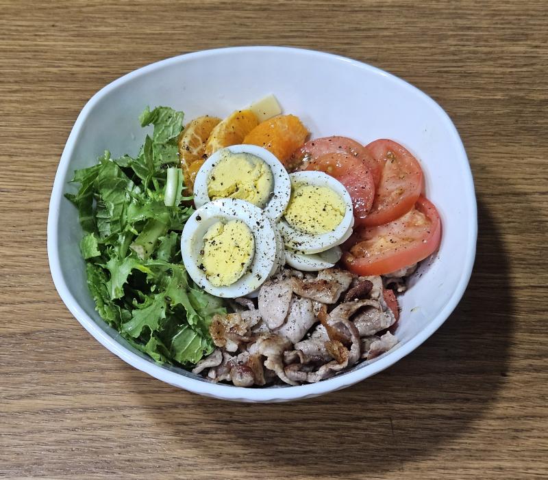 오늘은 맛난 샐러드 파스타를 해먹었다쥬🍝 다이어트 중이라 건강한 식단을 챙기려 하는데 이러다가 걍 건강한 돼지되게 생겼어ㅋㅋㅋ큐ㅠㅠㅠ