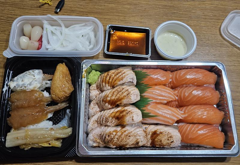 월급날이라 야무지게 초밥 챙겨묵음! 겁나 맛있었다!! 배불렁