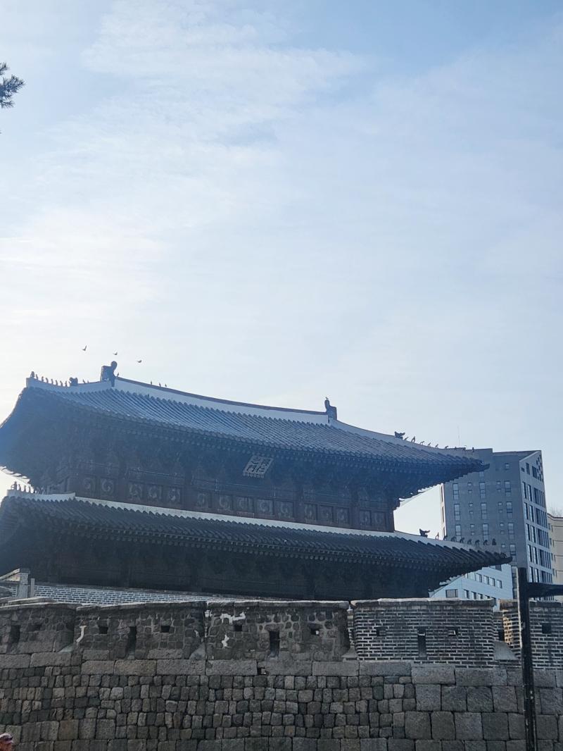 시험 끝나자마자 충동적으로 친구랑 동대문 부자재 시장 가서 이것저것 구경하고 부자재 사와서 키링 하나 만듦 남은 재료들은 다음에 줄 사서 다른
