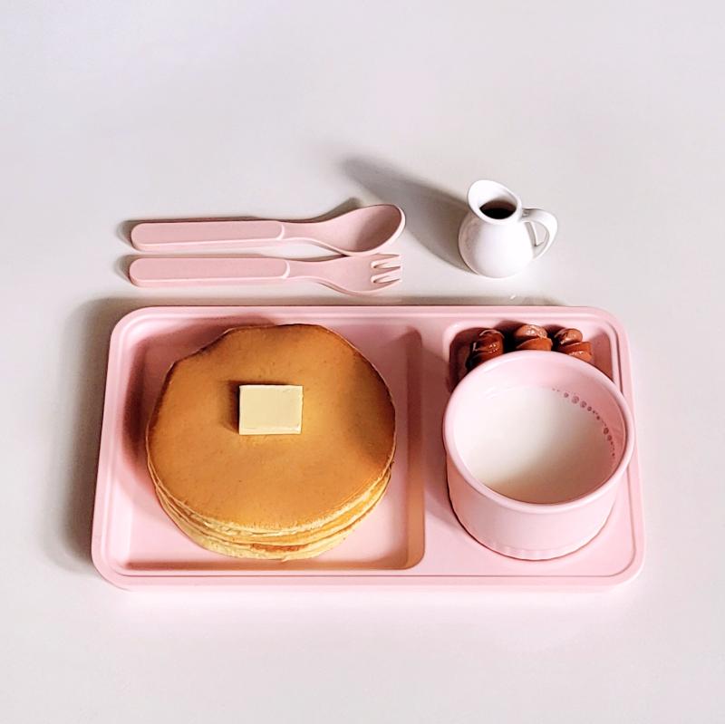 팬케이크🥞 소세지🥓 우유🥛 💬 오늘은 버터 팬케쿠🥞🩷