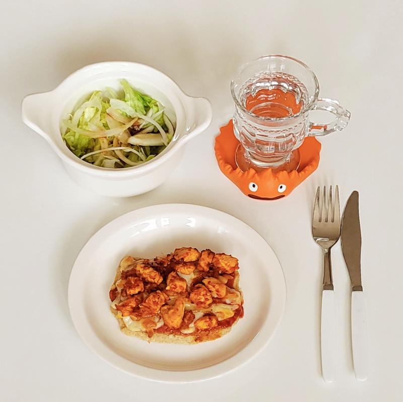 샐러드🥗 오트밀 피자🍕 💬 다이어트 1일차 피자가 먹고 싶었으나 밀가루는 1일차에 너무한가 싶어 오트밀로 해 봄 토핑은 맛있었으나..오트밀하고 