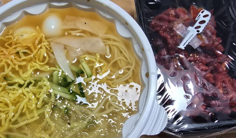 오늘의 저녁~ 밀면과 고추장 육회