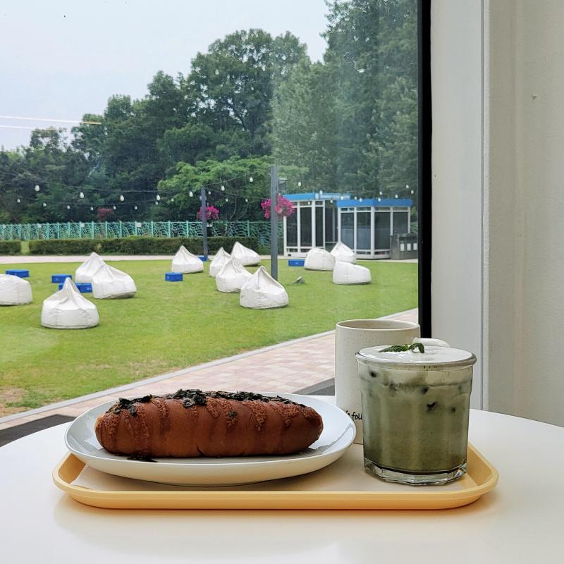명란바게트🥖 아메리카노☕️ 쑥크림라떼🍵 💬 오늘의 냠냐미