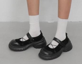 키높이 야무진 메리제인 사고싶다 핫걸이라면 170정도는 되어야...(주관적인의견입니다) 그치만 작은 미소녀는 작은대로 귀여워여(>∀<)