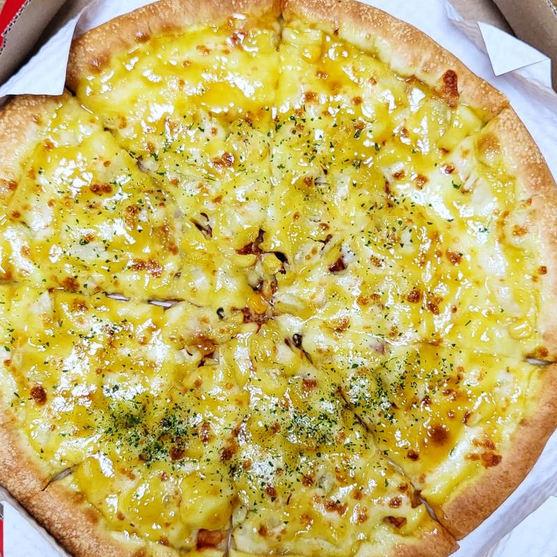 고구마피자🍕 💬 고구마피자의 진리는 피자스쿨👀🩷치즈볼은 시켜먹지 말것 빵피도 별로구 크림치즈도 그닥..