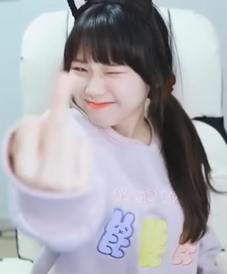 >>536 하고싶은말은 따로있지만 스레딕에선 패드립자제하기!^^