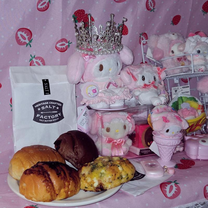 솔트버터롤🥐 초코 솔트버터롤🥐 명란 솔트버터롤🥐 갈릭 크림치즈 솔트버터롤🥐 💬 솔트팩토리도 맛있다길래 기대했었는데 명란은 생각보단 별로..갈릭 