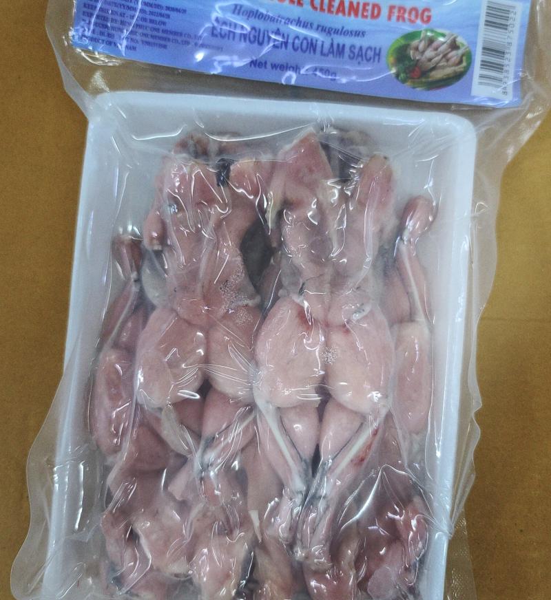먹이로는 벌레 씨의 냉동 개구리 다리를 쓰기로 함wwww 집세에서 까준다니까 쿨하게 콜 해줌wwww 꽤 닭고기 같음wwww 맛있겠네wwww (>