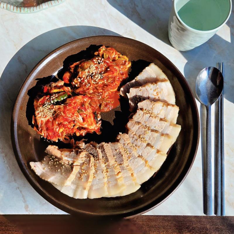 보쌈🥩 김치🥬 💬 아빠가 오랜만에 쉬셔서 외식🍽추어탕집에서 보쌈 머근 사람ㅋㅋㅋ