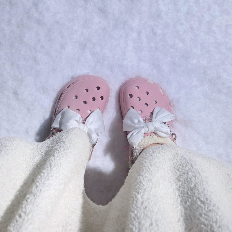 첫눈 와🌨☃️❄️눈개라 눈 오는 거 알자마자 뛰쳐나가서 30분 동안 뛰어다니다 왔슨