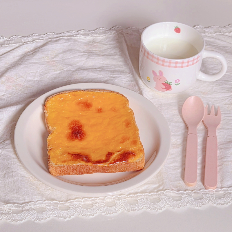 길거리 토스트🥪 치즈 토스트🧀 사과🍎 우유🥛 💬 오늘애 점심🍽