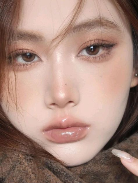 땅콩당 색이 진짜 이쁘긴 한데 자기주장이 강해서 포인트로만 콕콕 발라야할거가터 암만 생각해도 삐아 라떼당 사야돼 내가 원하는 느낌 내려면 그거 