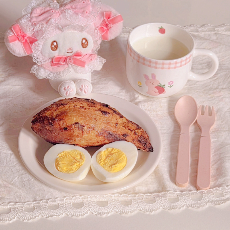 삶은계란🥚 고구마🍠 우유🥛 💬 오늘애 점심🍽