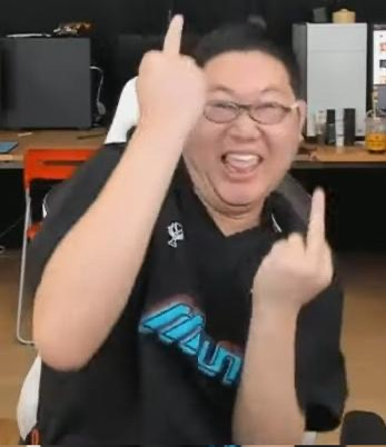 오랜만에꺼내는 쌍뻐큐짤☺️