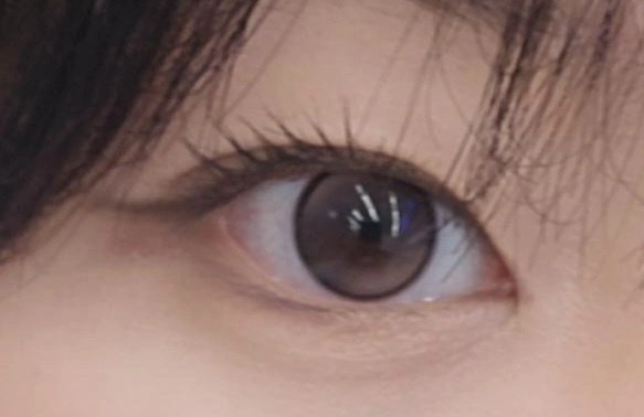 오 렌즈 나름 성공적쓰 3만원이면 당연히 이정도는 하는게 맞는데 그래도 나쁘지 않어 요즘 유행하는 그렁거리는 느낌의 렌즈인데 과하지않고 자연스럽