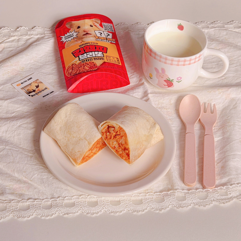 김햄찌 핫치킨브리또🌯 우유🥛 💬 브리또 좋아해서 마싯게 먹었슨🩷띠부띠부실 잘나가는 김햄찌로 나왔슨🩷✨️