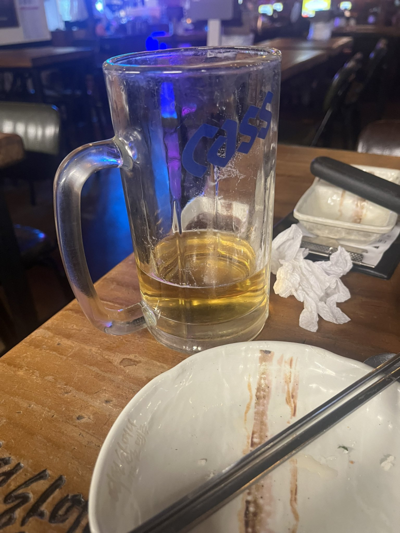 뒤늦은첫술후기) 맥주500cc 절반밖에안마셨는데도 심장가쁘게뛰어서 다못마시고남김 맛존나없으면어떡하지하고 살짝걱정했는데 생각보다먹을만하더라 버스타