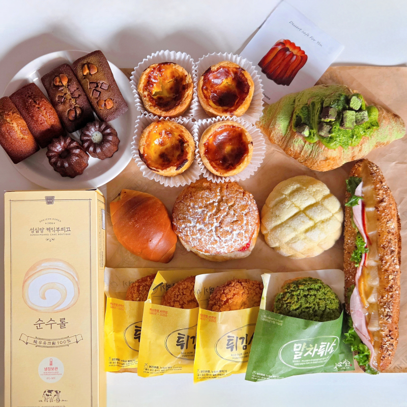 소금빵🥐 리얼메론🍈 튀김소보로🍩 딸기 튀김소보로🍩 말차 튀김소보로🍩 말차 크롸상🥐 애플브리치즈🥖 순수롤🍰 베이직 휘낭시에🍪 말차초코마카다미아 휘