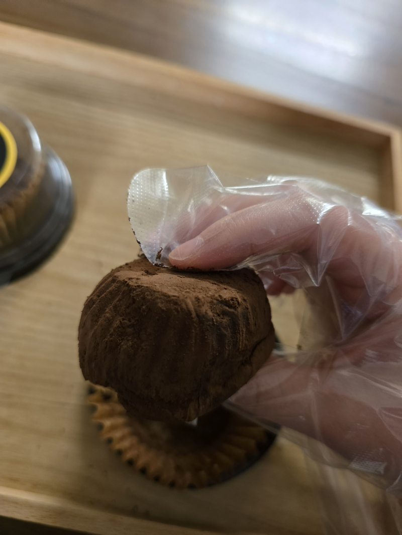 맛있었다ㅋㅋㅋ 이래서 두쫀쿠를 먹는구나. 값만 싸면 종종 사먹을 수 있을 것 같다.