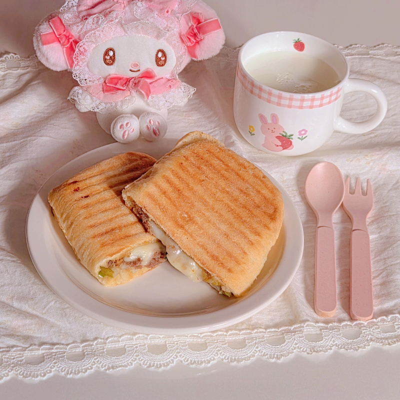 불고기파니니🥪 우유🥛 💬 불고기파니니 쵝오..🩷