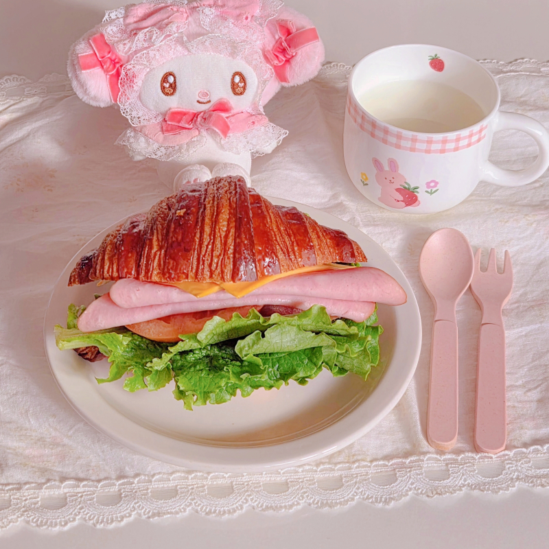 크로와상 샌드위치🥐 소불고기 파니니🥪 뺑오쇼콜라🥐 우유🥛 💬 오늘애 아침🍽단골카페에서 시켜먹깅🩷