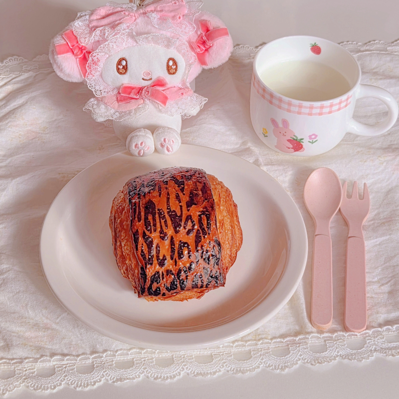 크로와상 샌드위치🥐 소불고기 파니니🥪 뺑오쇼콜라🥐 우유🥛 💬 오늘애 아침🍽단골카페에서 시켜먹깅🩷
